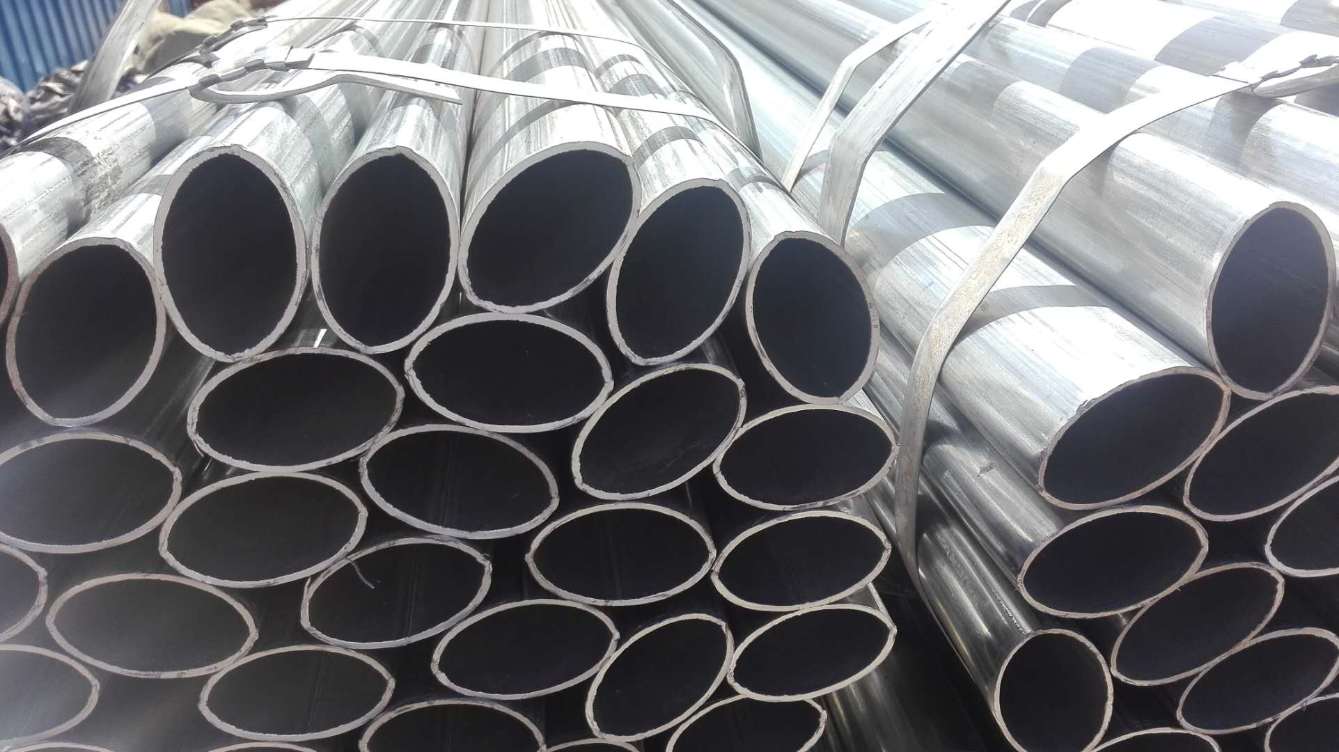钢坯原材料供应持续紧张，对大棚管价格有一定支撑作用